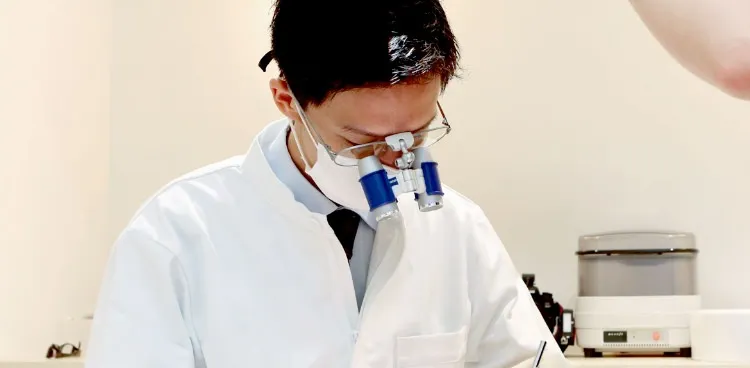 安心で確かな治療セラミストと呼ばれる経験豊富な歯科技工士と連携